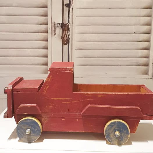 brocante oldtimer houten truck