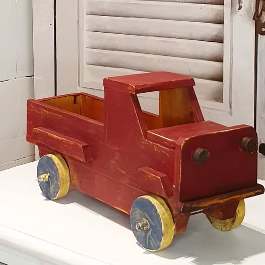 brocante oldtimer houten truck